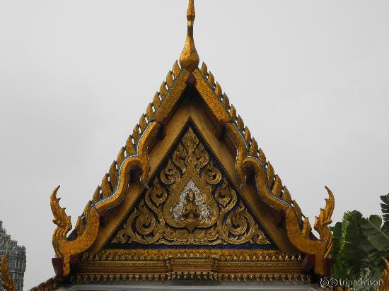 even the roof has lots of detail