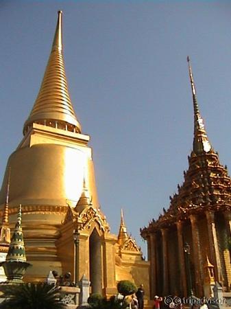 Golden Chedi near the entrance to Wat Phra Kaew.