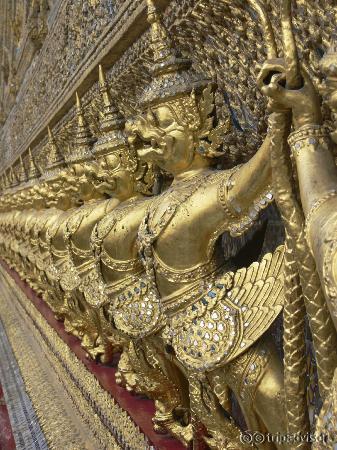 Wat Phra Kaew: Garuda's