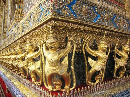 Temple of the Emerald Buddha (Wat Phra Kaew)