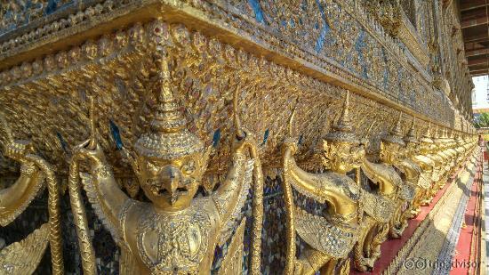 Temple of the Emerald Buddha (Wat Phra Kaew)