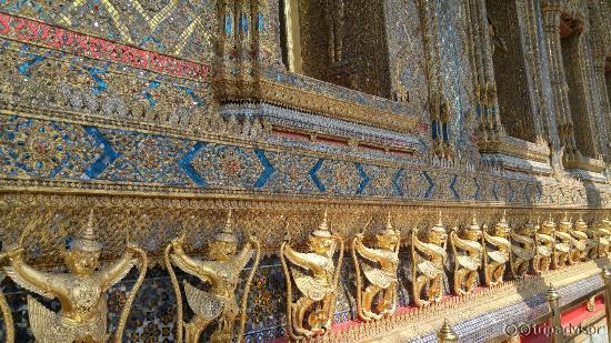 Temple of the Emerald Buddha (Wat Phra Kaew)
