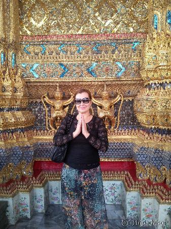 Eu na entrada do templo