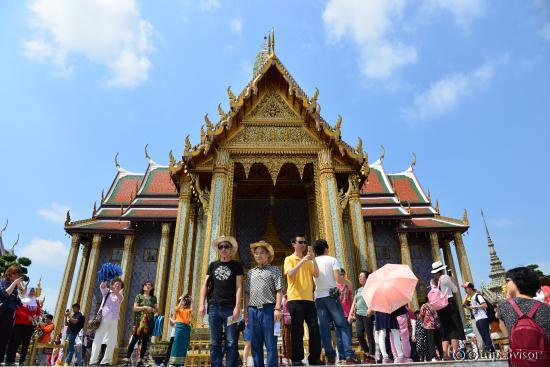 the buildings ard the temple