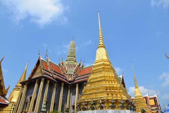 the buildings ard the temple