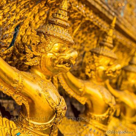 The decorations around the main temple - stunning