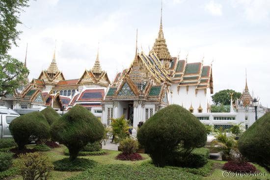 Um den Wat Phra herum