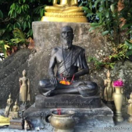 NEAR THE VIEWING AREA BEHIND BIG BUDDHA