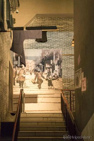 Лестница к залу о губернаторах Гонконга.