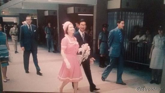 Фото визита королевы Елизаветы