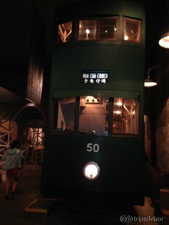 昔走っていたと思われる実物のトラムもあります