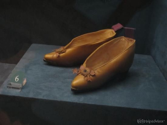 Western shoes for bound feet