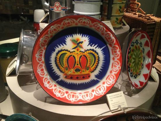 Tray celebrating a Royal visit. You'd make a killing on these in a souvenir shop!