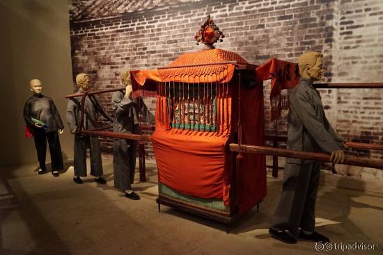 Depicting traditional Cantonese-style weddings