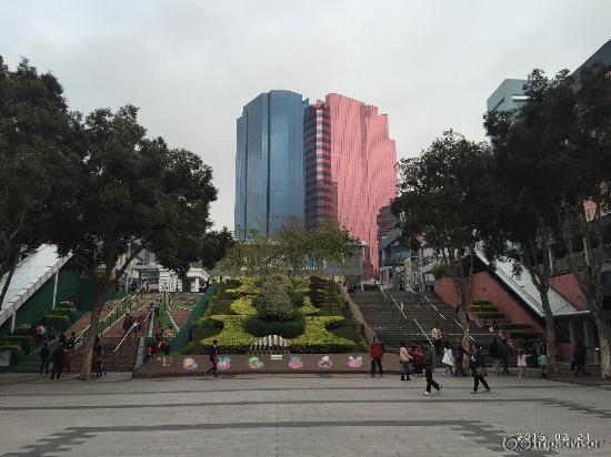Stairs and escalators to the entrance