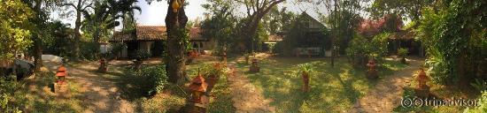 Les jardins et la maison principale