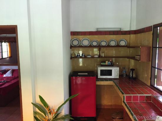 Secret Garden Chiang Mai: Hummingbird Küchenzeile