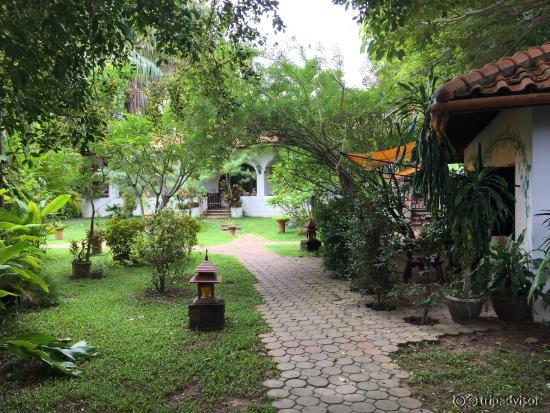 Secret Garden Chiang Mai: Blick vom Eingang Parkplatz