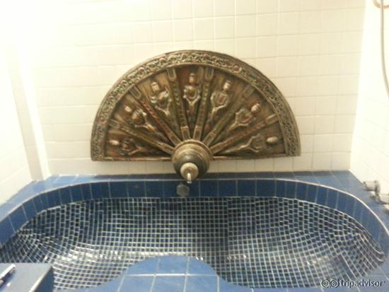 Bathtub in my room...awesome!