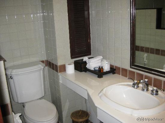 Bathroom had good water pressure, nice complimentary toiletries