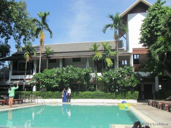 Across the pool looking towards the restaurant