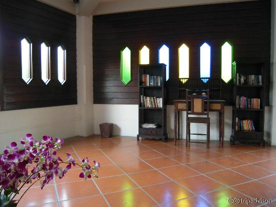 Open lounge area near our room