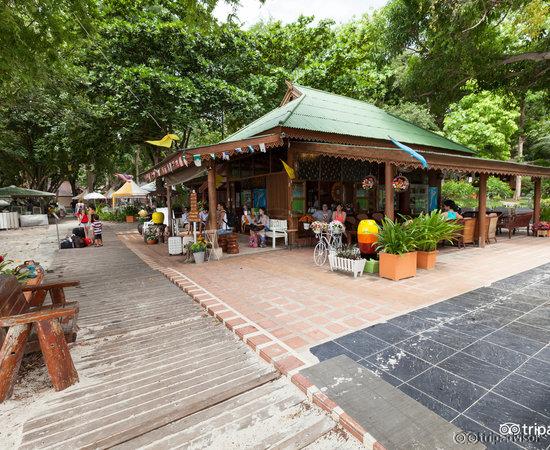 Entrance at the Vongdeuan Resort