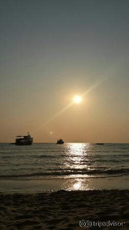 Sunrise at Vondeuan beach