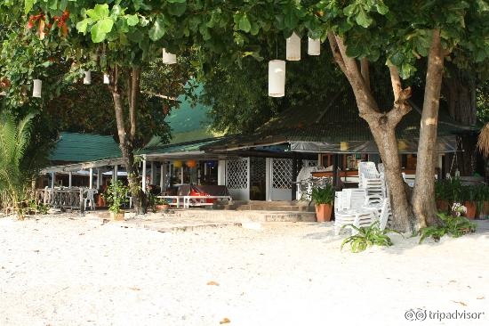 ВИД С пляжа на ресторан отеля