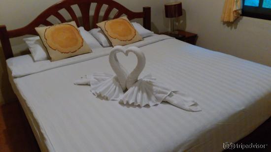 лебеди из полотенец