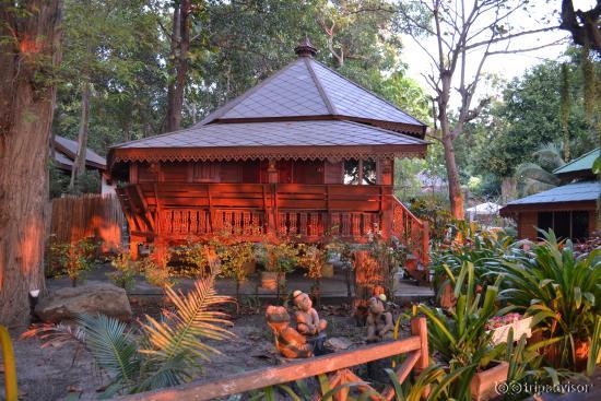 Вид на бунгало снаружи.