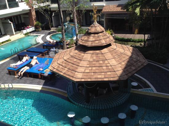 Habitación con vista a la piscina