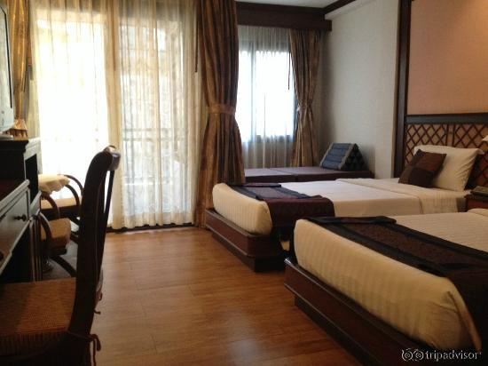 deluxe twin room, view from entrance....