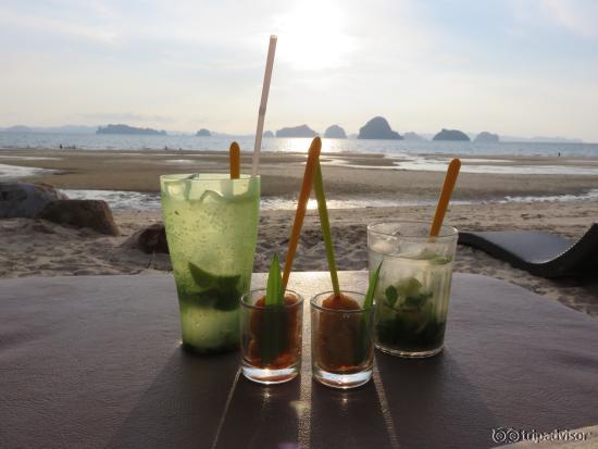 Afternoon beverage with complimentary chicken skewer