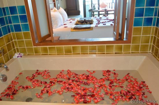 Deluxe Romantic Honeymoon set-up