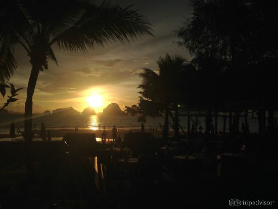 Puesta de sol desde la piscina