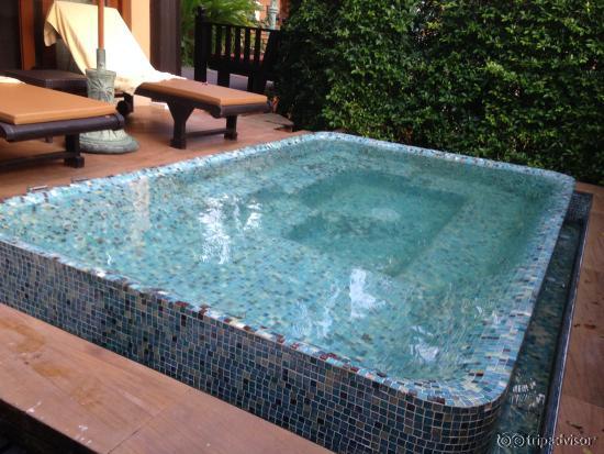 Jacuzzi pool outside one bed villa