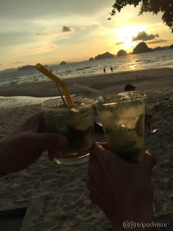 ハッピーアワーと夕陽