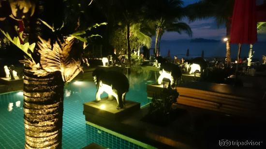 Piscine la nuit