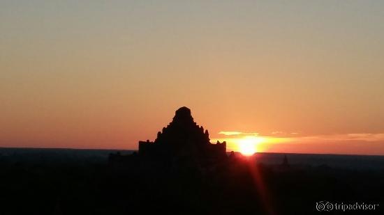 Bagan Sunrise at Shwesandaw 
  ZUU