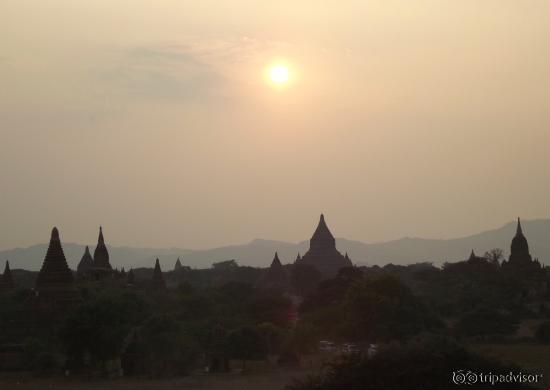 Tramonto dalla Shwesandaw