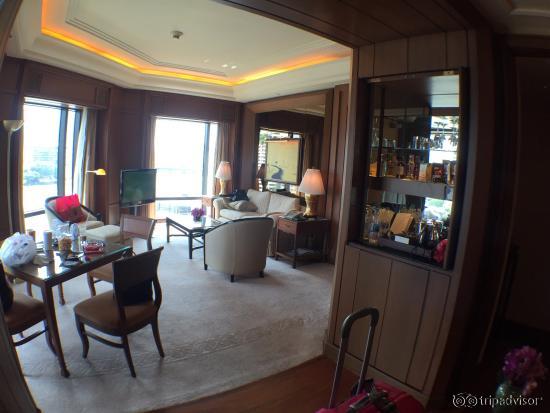 If you want twins bed or smoking room must email to hotel confirm.