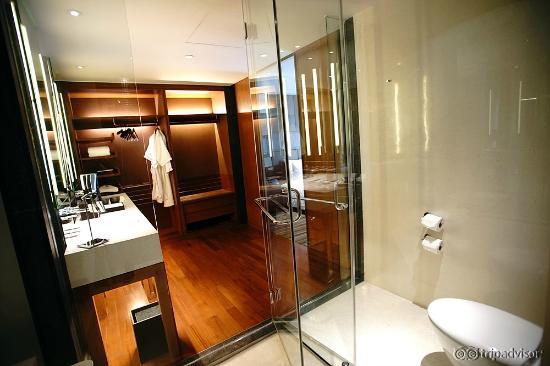 수압좋고 넓은 샤워실.. 홍콩 호텔 룸 size