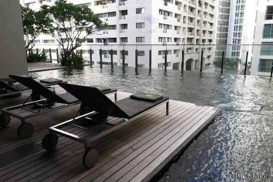 Hansar Bangkok - Pool Area