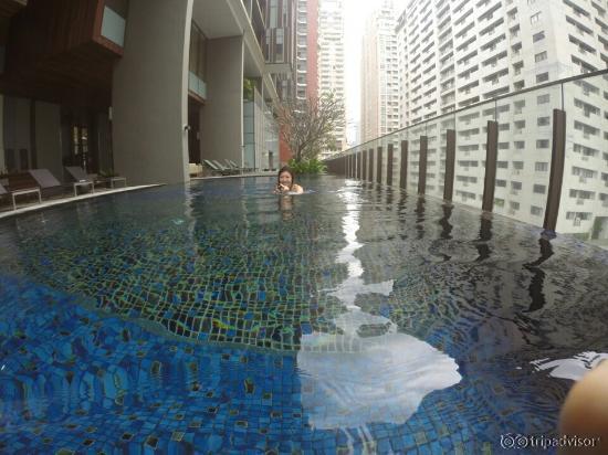Roon service and pool