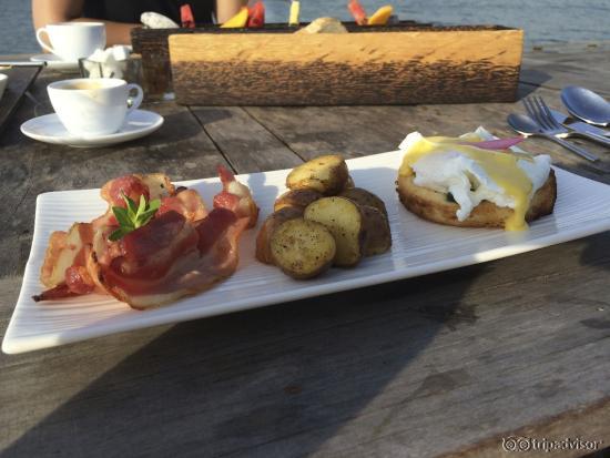 eggs benedict breakfast