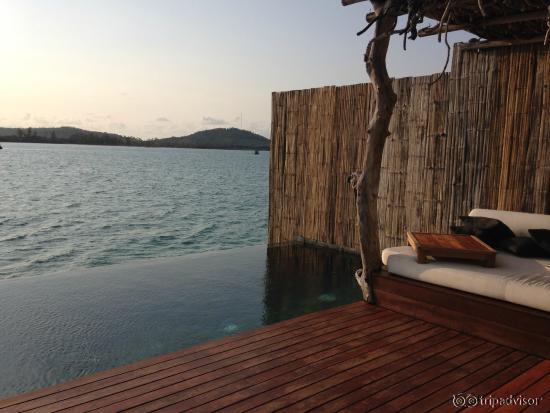 Overwater villa pool and daybed