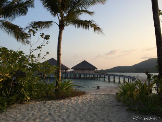 Boardwalk to the dining pavilion