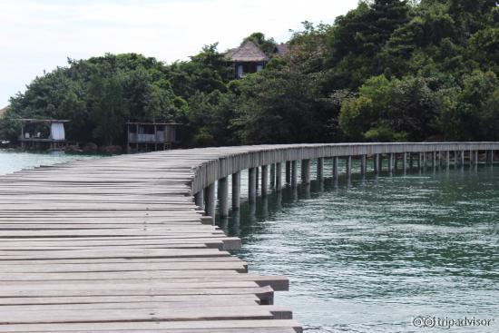The walkway between the 2 islands