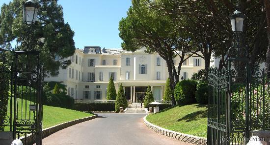 entrance to hotel